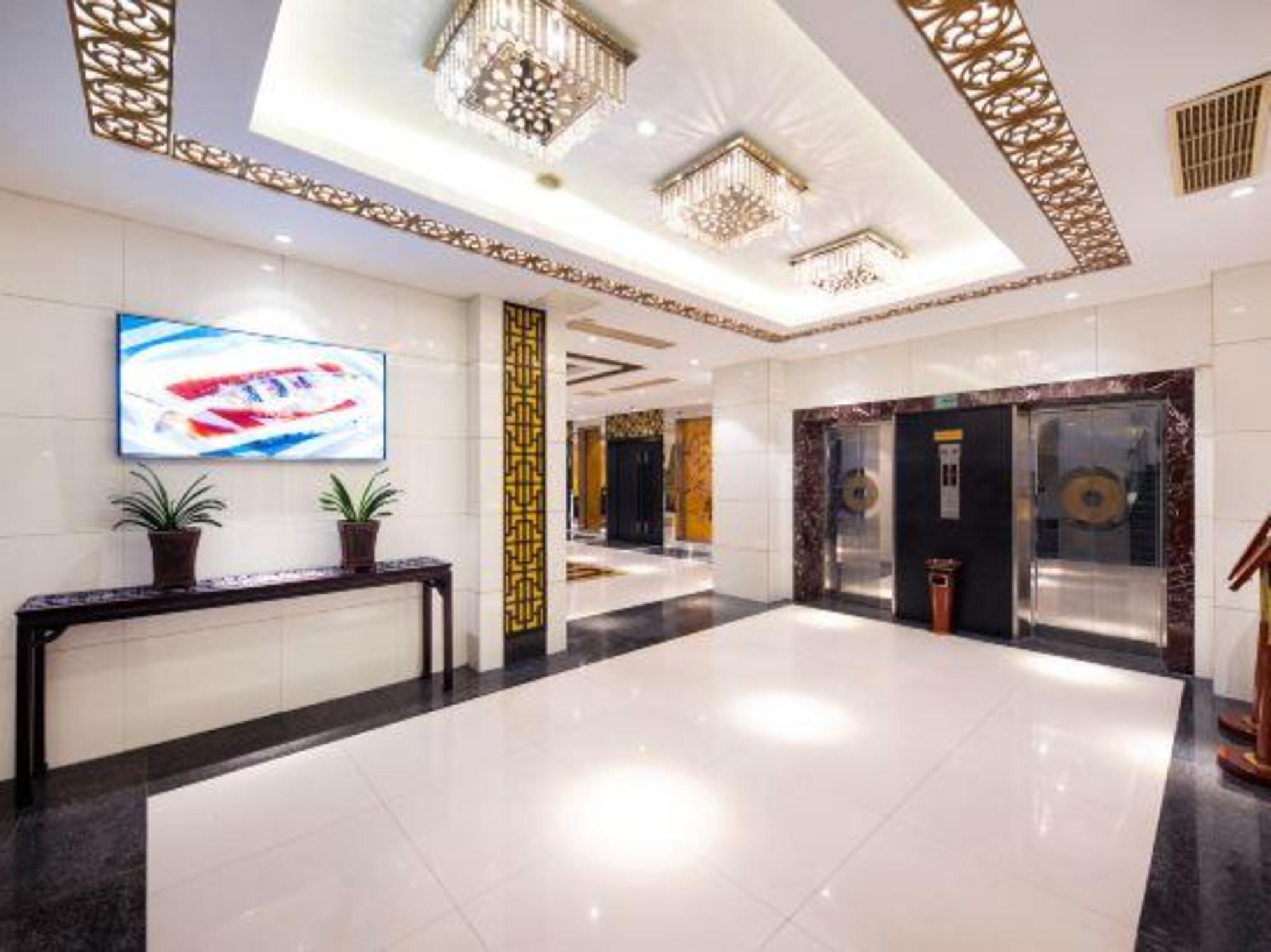 Xiangxuehai Hotel 7/24