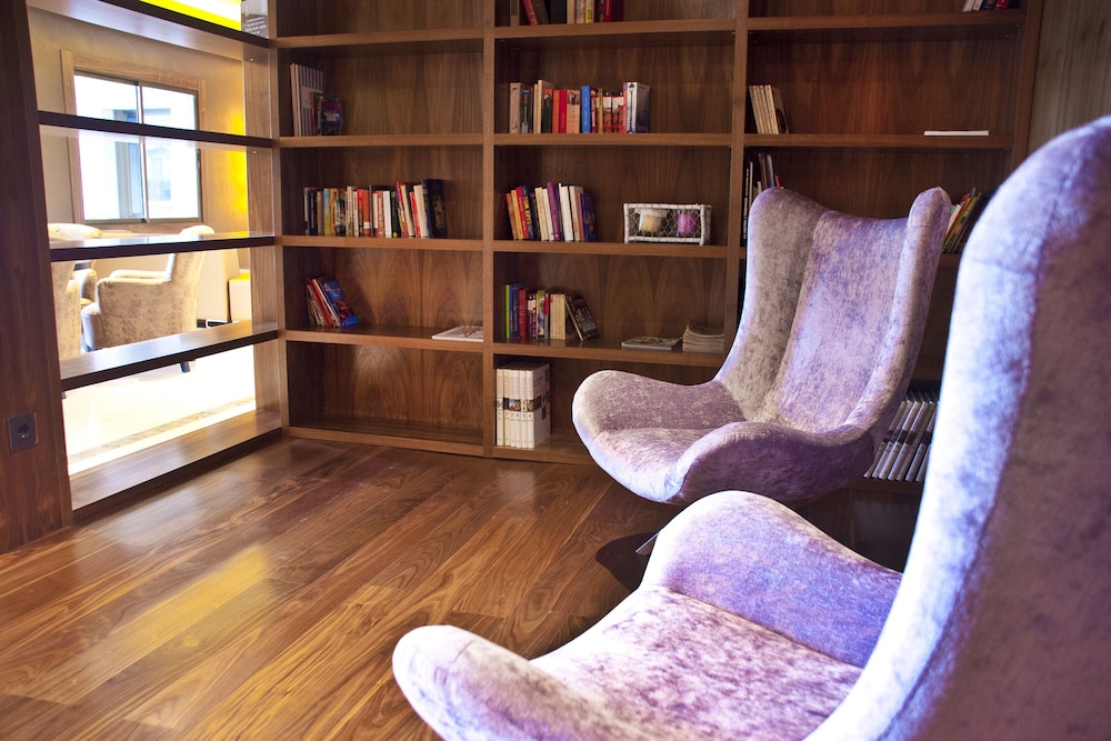 Sant Jordi Boutique Hotel 57/69