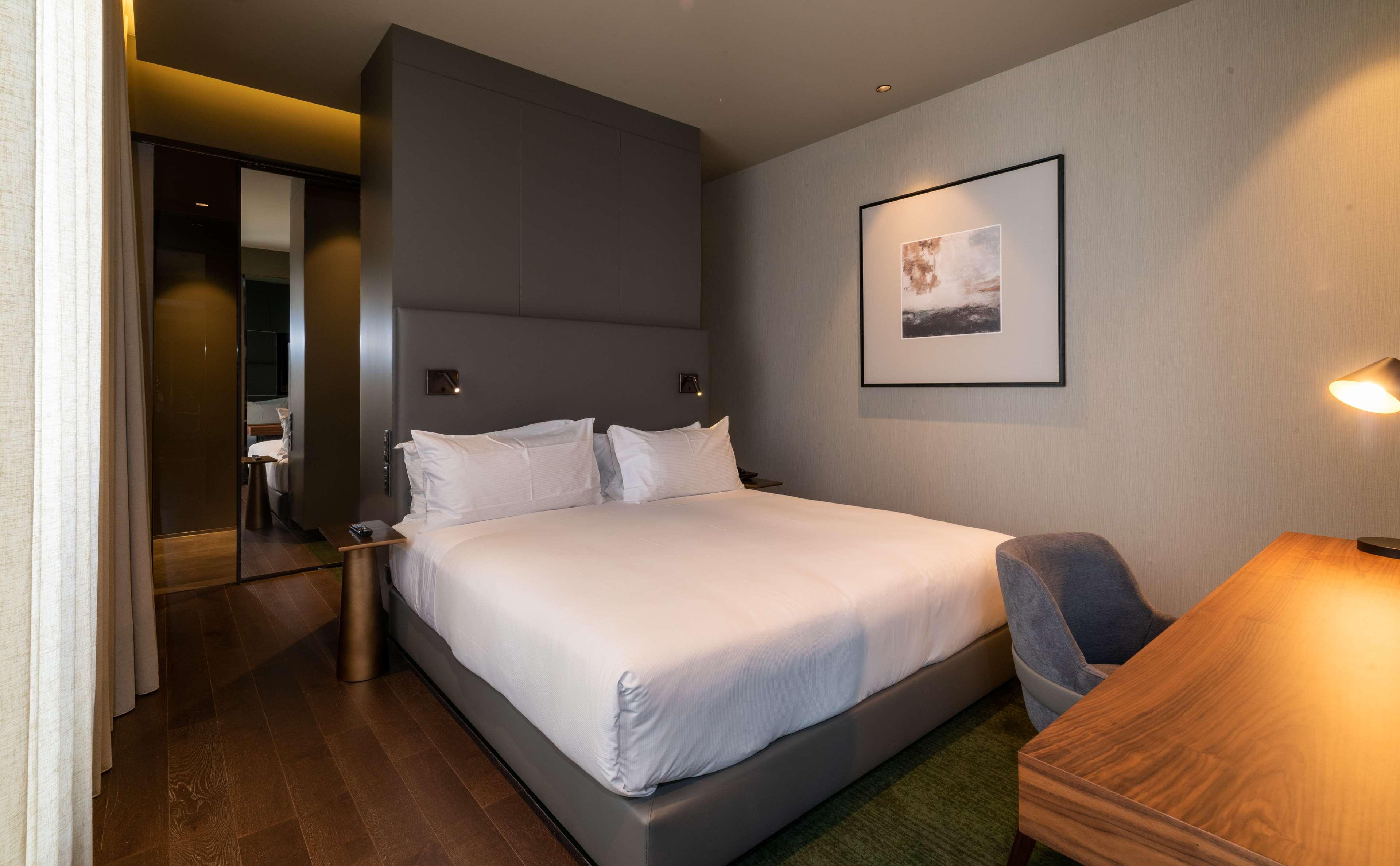 1 BEDROOM, SUITE, KING BED, RIVER VIEW