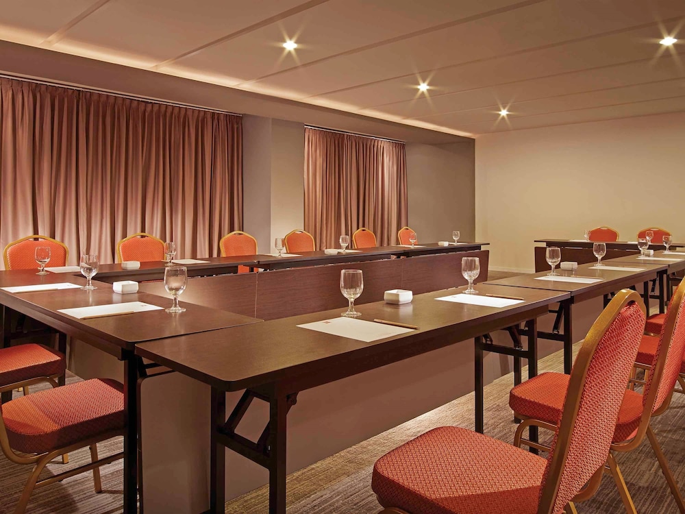 Ibis Surabaya City Center 59/61
