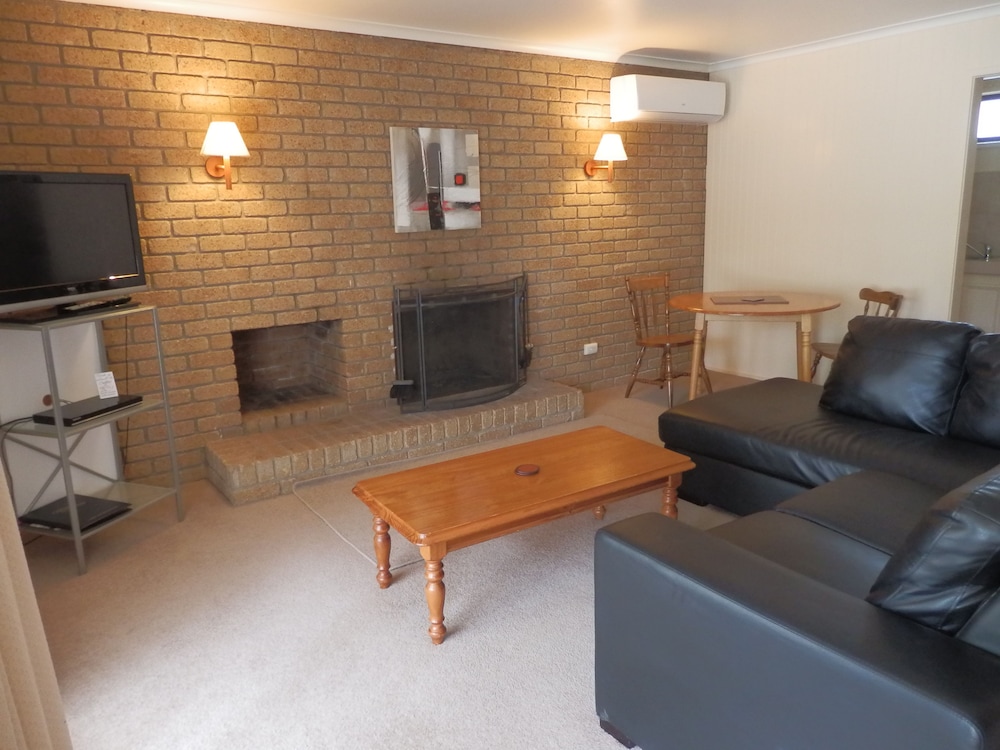 Mountain View Motor Inn & Lodges 33/36