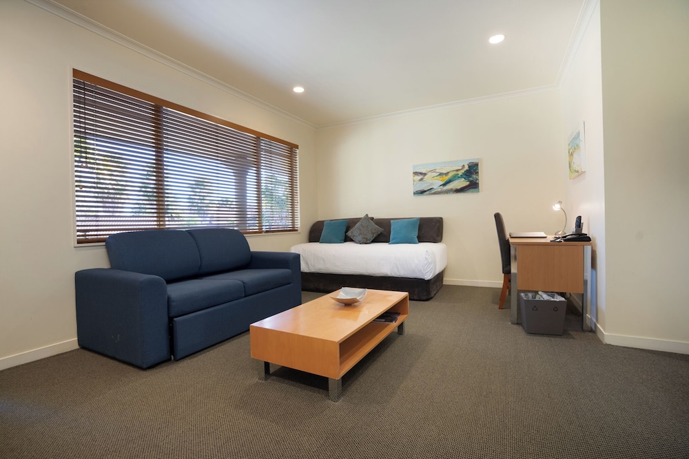 Regal Palms 50/73