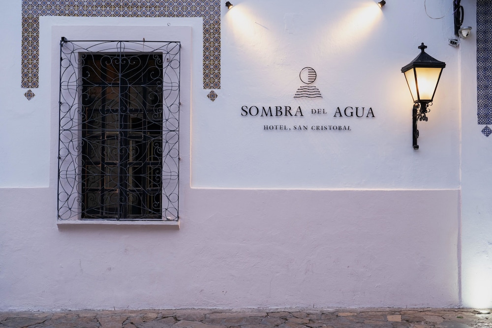 Sombra Del Agua Ex Holiday Inn San Cristobal 6/87