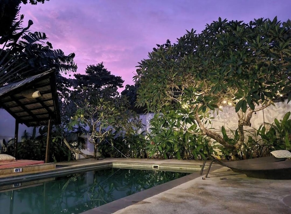 Villa Kalachuchi B&B 48/56