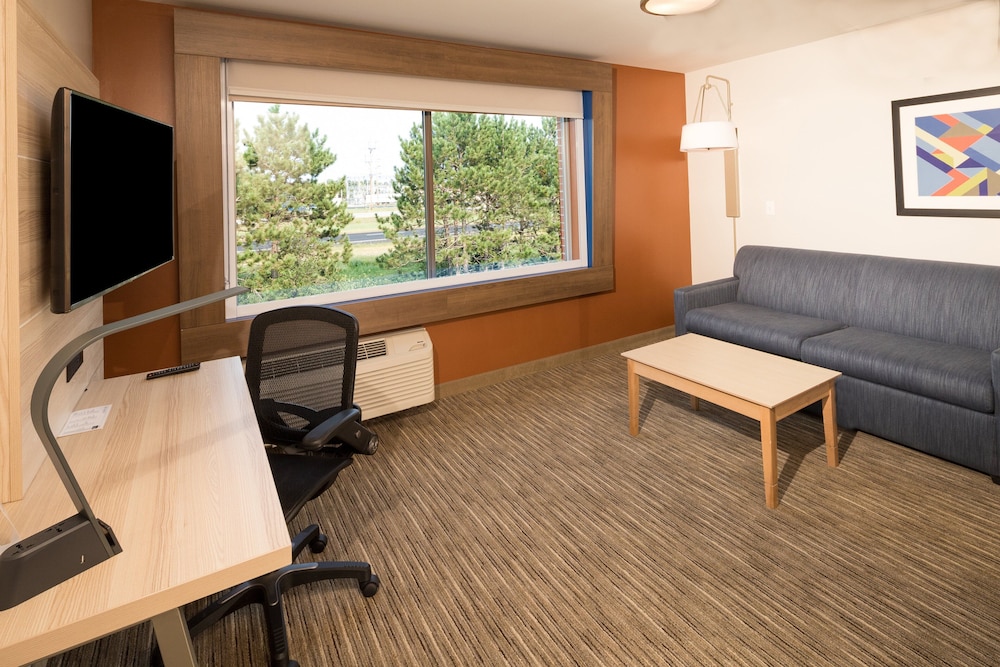 Holiday Inn Express Hotel Suites Bay City 36/49