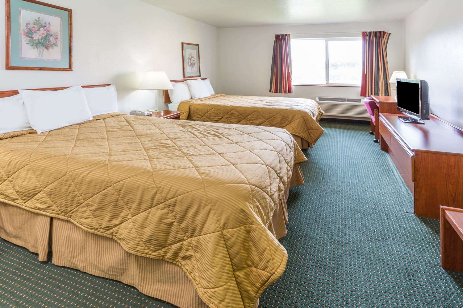 Travelodge Suites By Wyndham Newberg 18/60