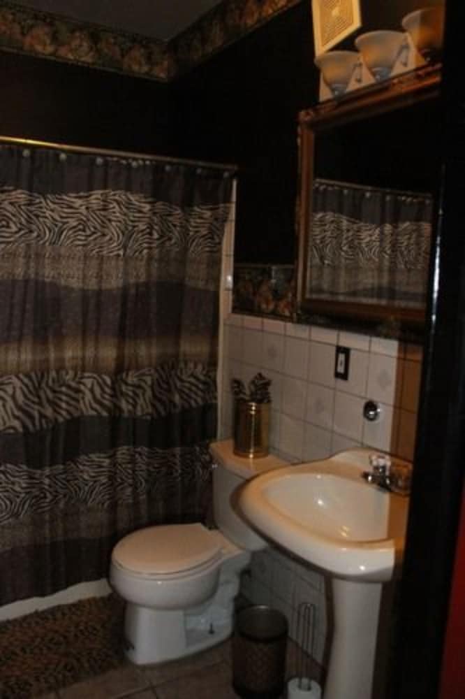 Central West end Bed and Breakfast 33/37