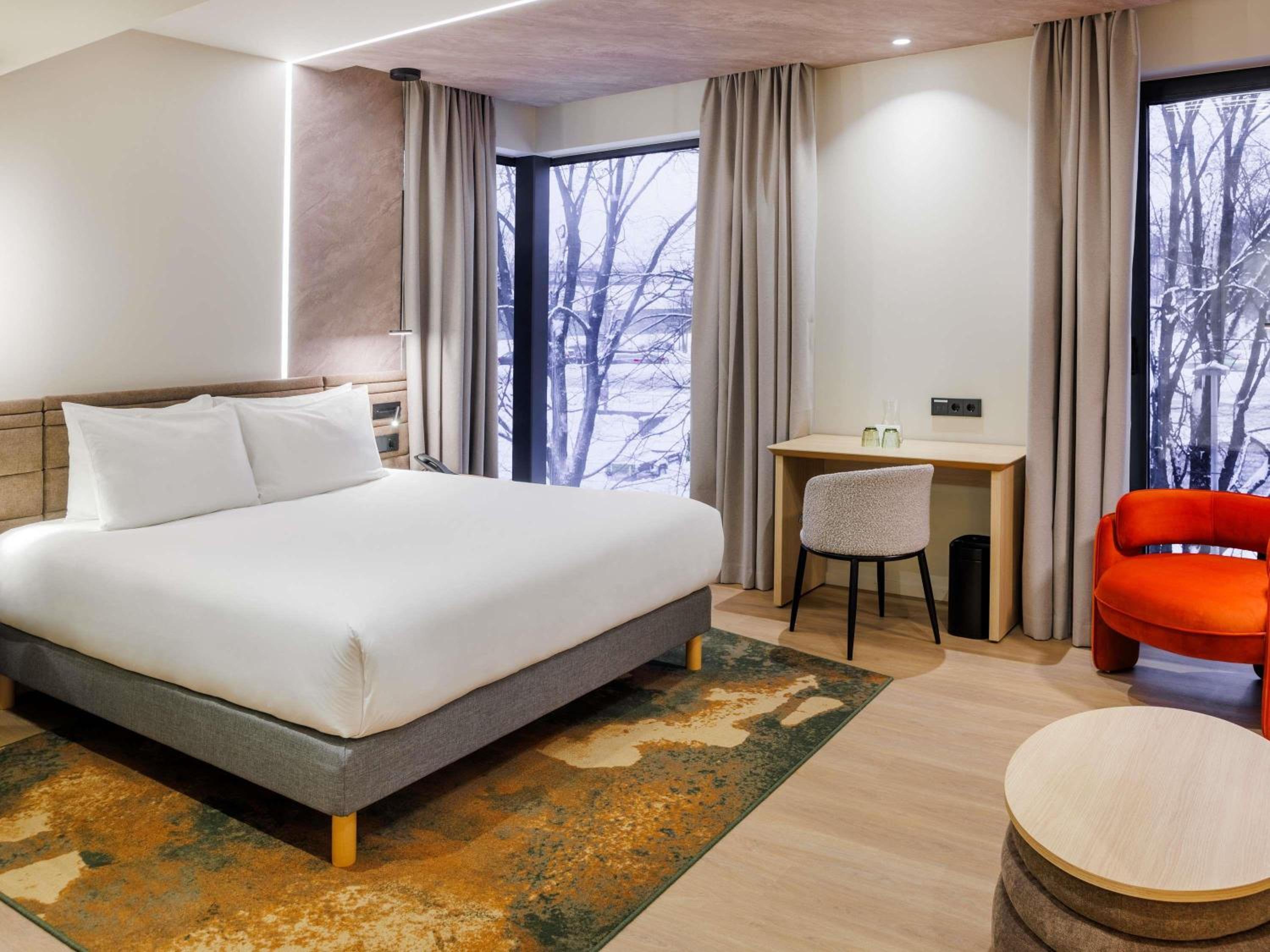STANDARD, KING BED