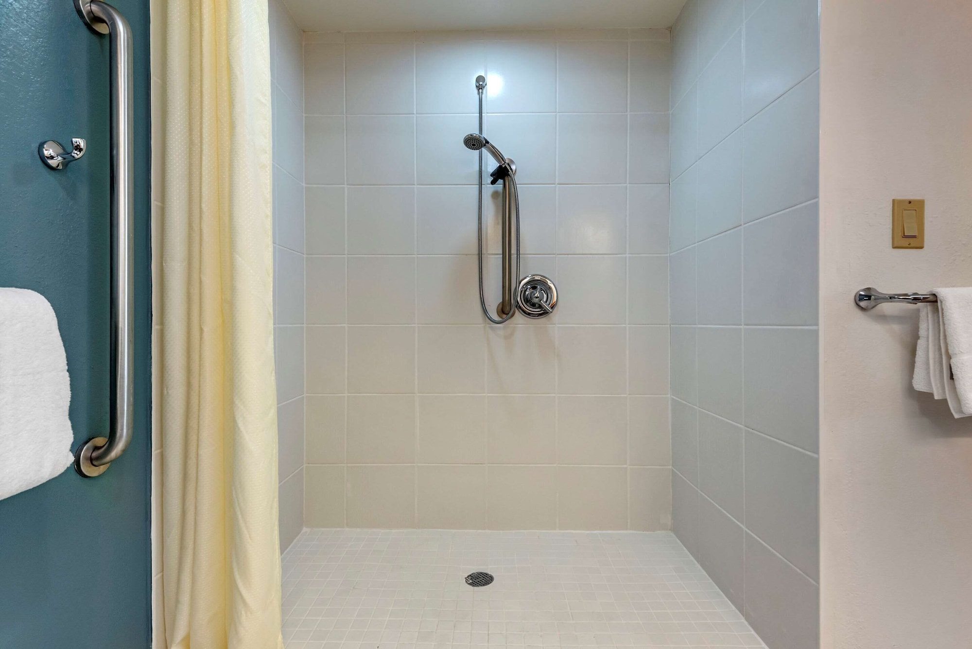 غرفة قياسية بسرير كينج لذوي الإعاقة، Sleep Inn Amherst - Buffalo North near University 3/3