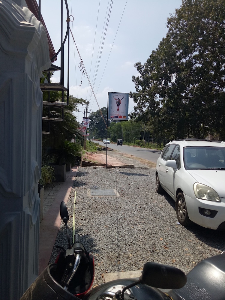 This Is It Guest House And Restaurant 40/50