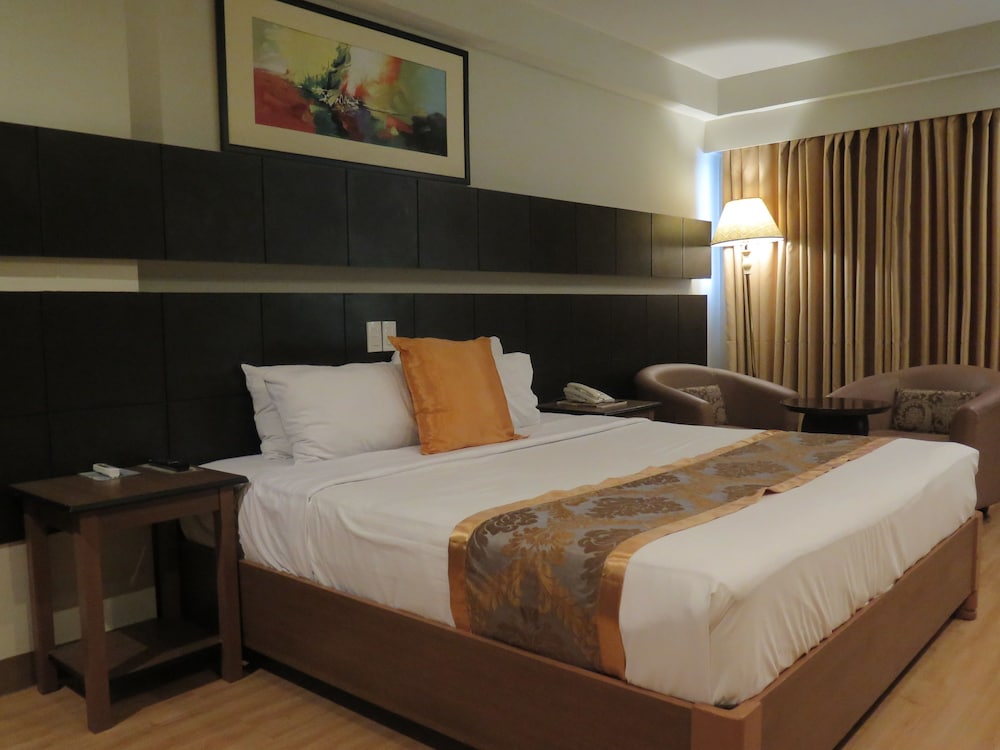 The Pinnacle Hotel And Suites 23/61