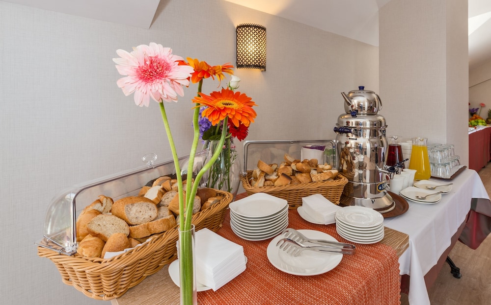 Aybar Hotel & Spa 33/39