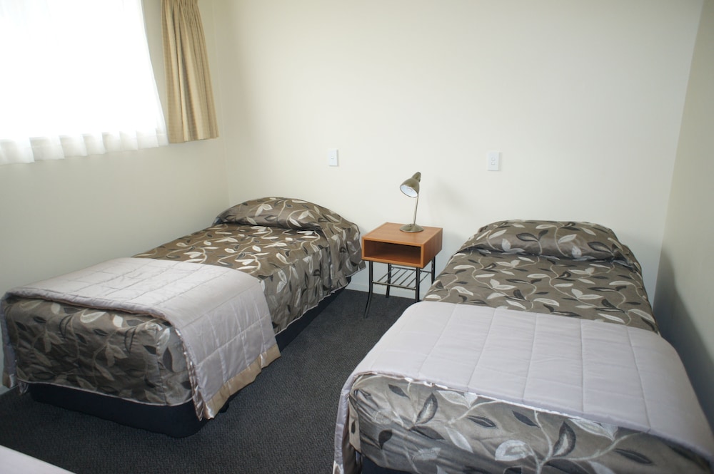 Bks Egmont Motor Lodge 9/30