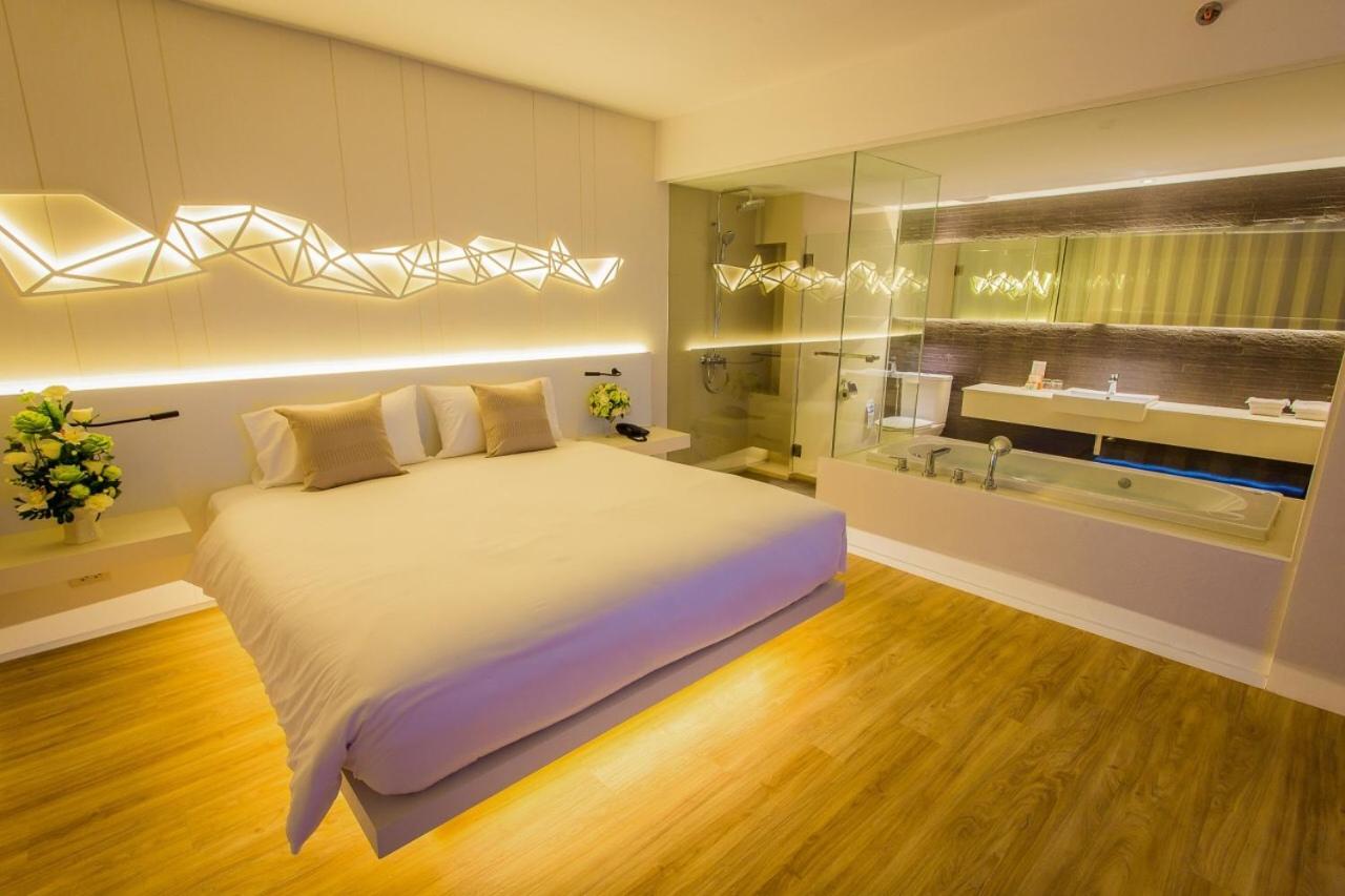 جناح شهر العسل، Crystal Hotel Hat Yai 2/5