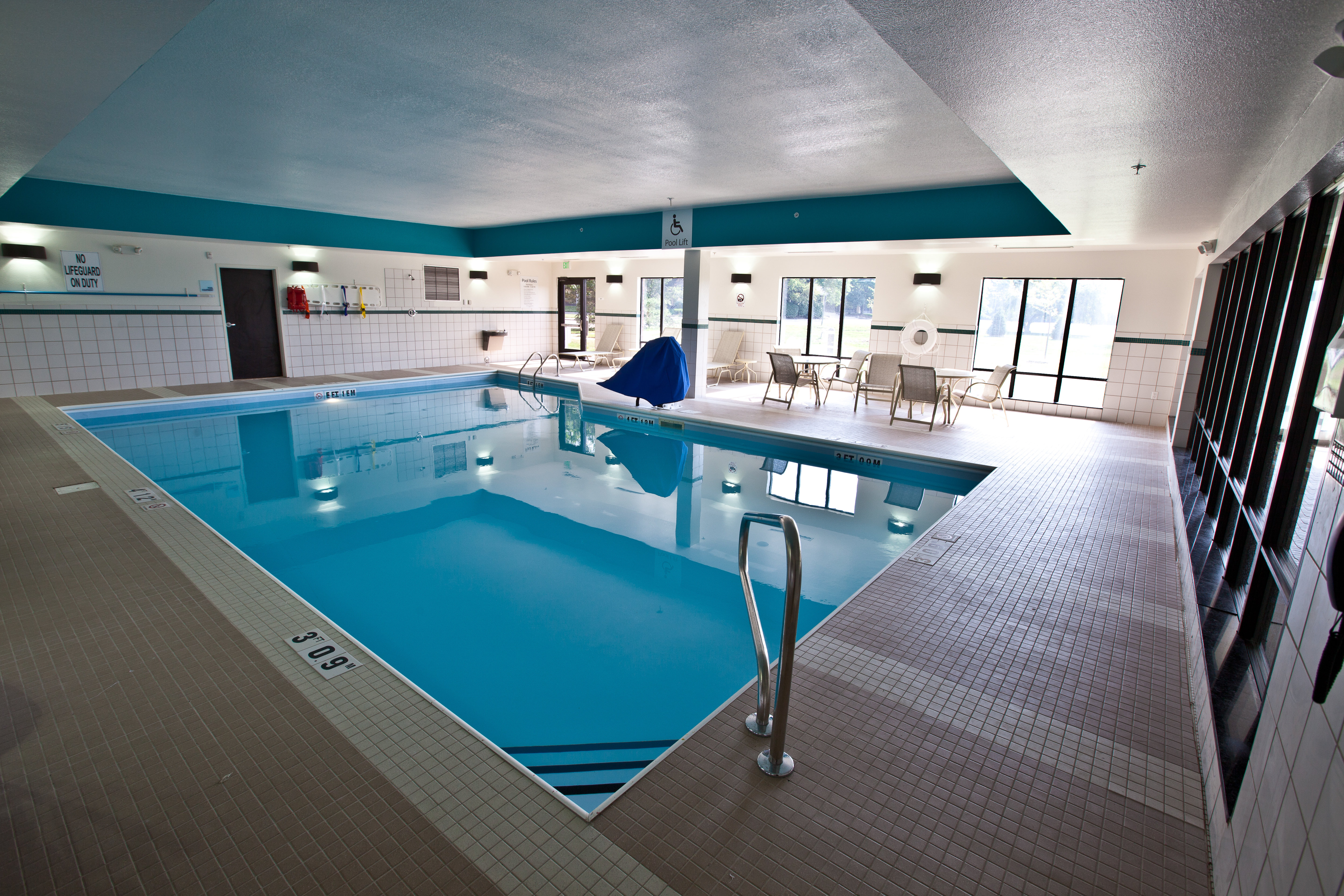 Holiday Inn Express Hotel And Suites Detroit North Troy 32/63