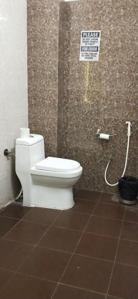 Joey's Hostel 43/47