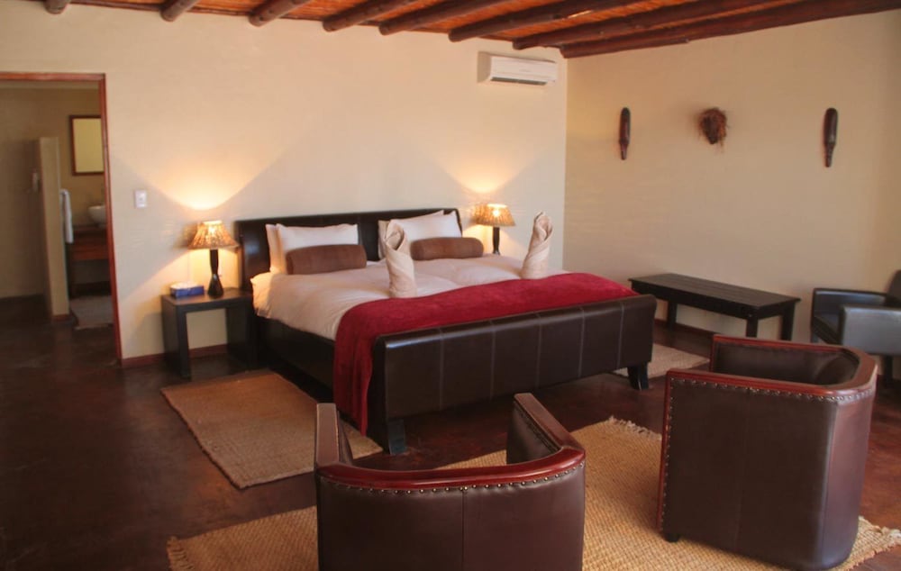 Intu Africa-Zebra Kalahari Lodge 12/52
