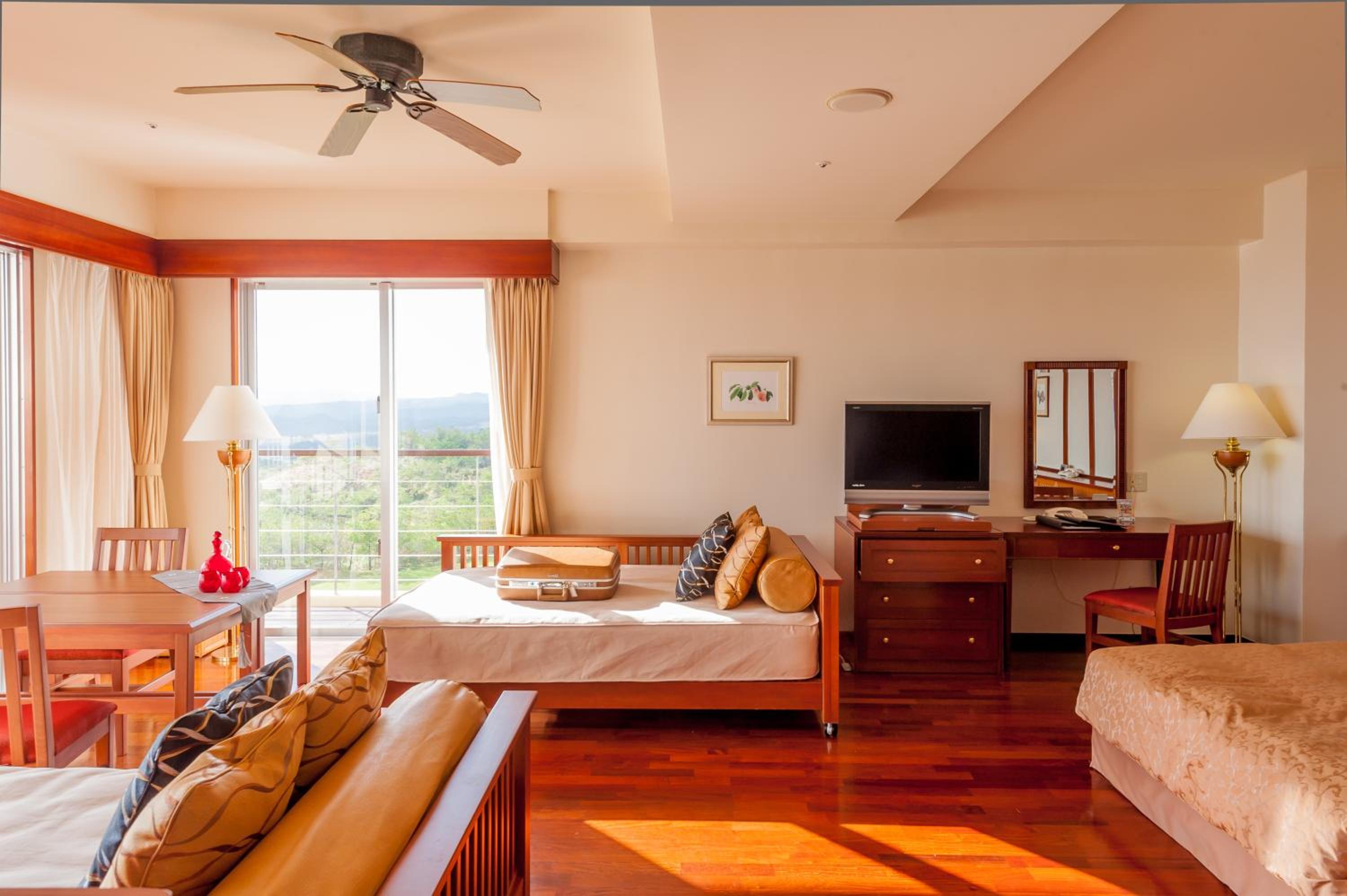 Tower, Palm, Premium, Twin Beds, Jetted Tub