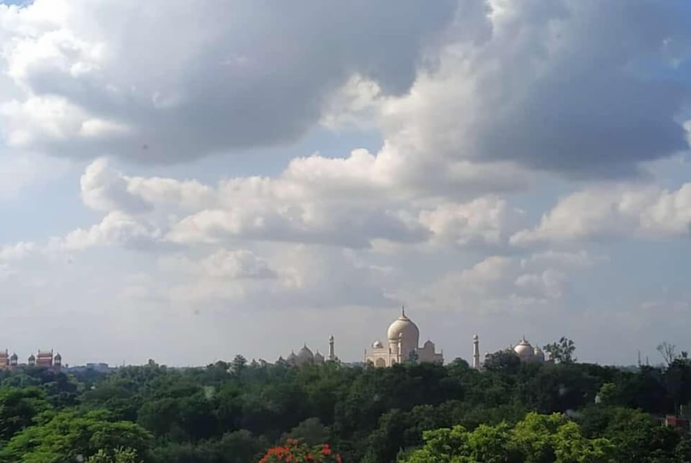 TAJ PLAZA HOTEL 46/51