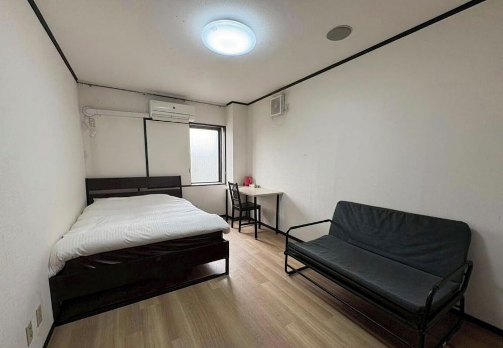 BASIC, DOUBLE BED, SHARED BATHROOM