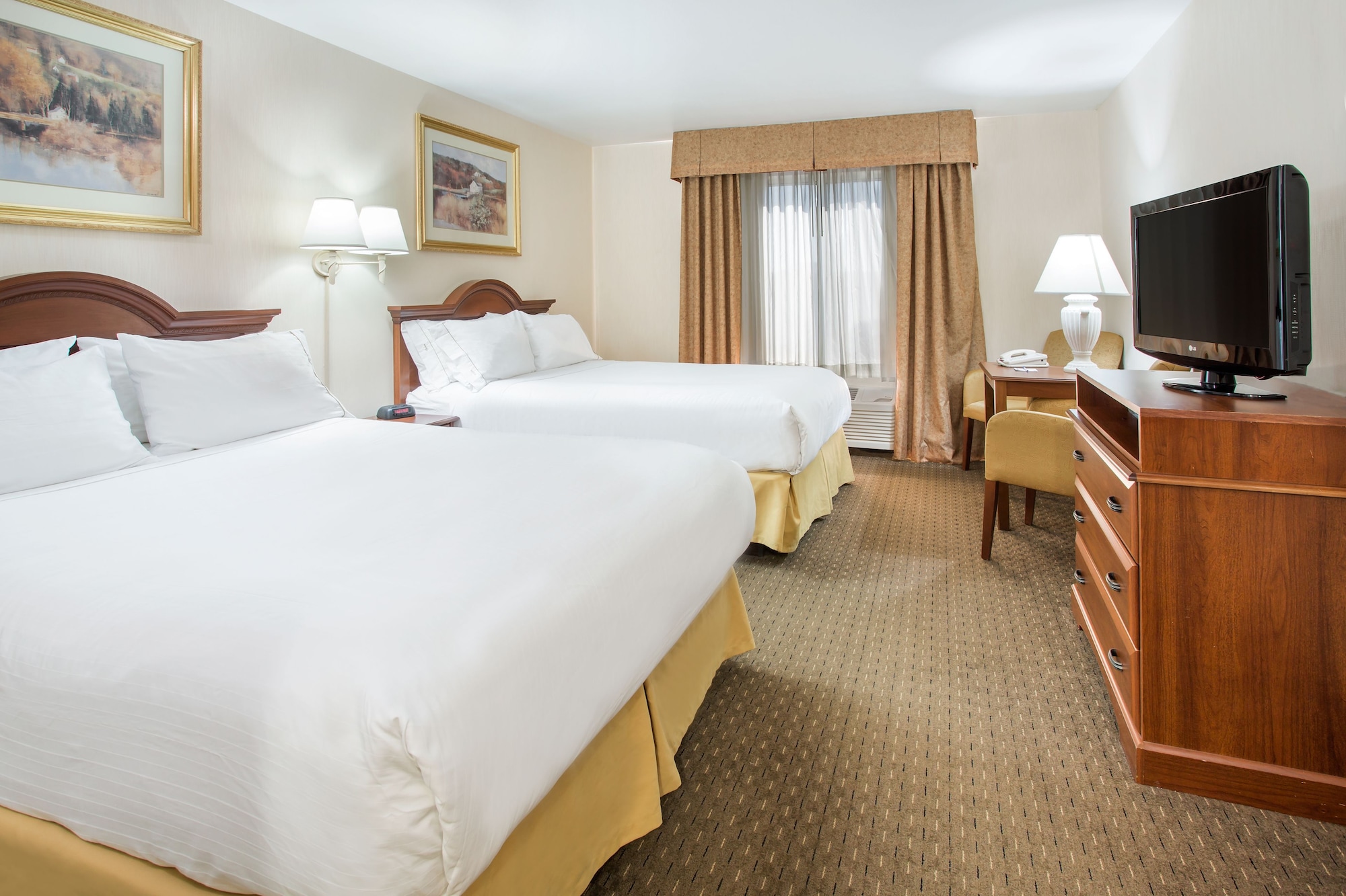 غرفة قياسية بسريرين كوين، Holiday Inn Express Hotel And Suites Marion 3/9