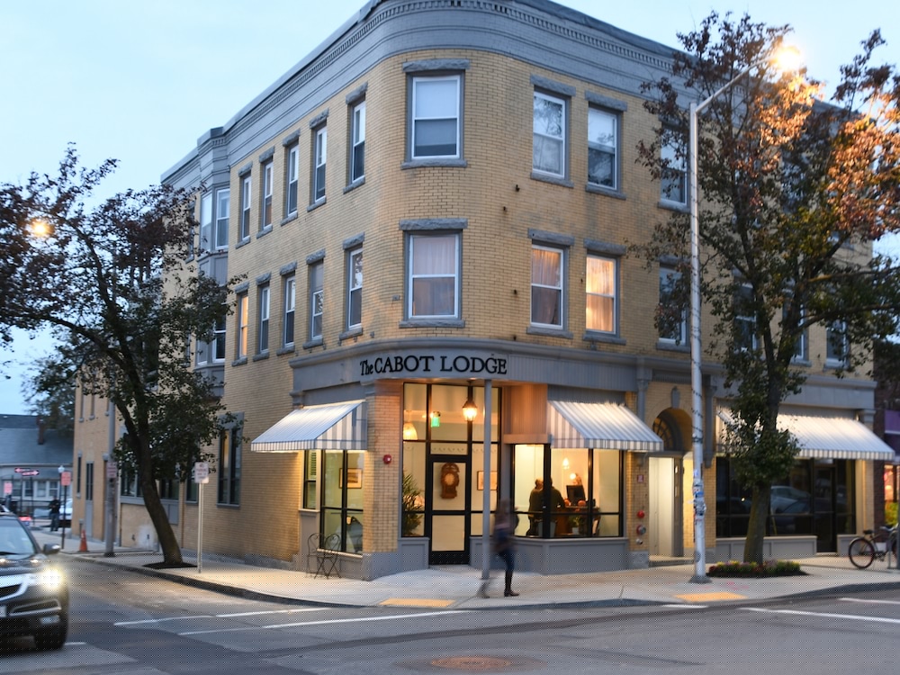 The Cabot Lodge 1/53