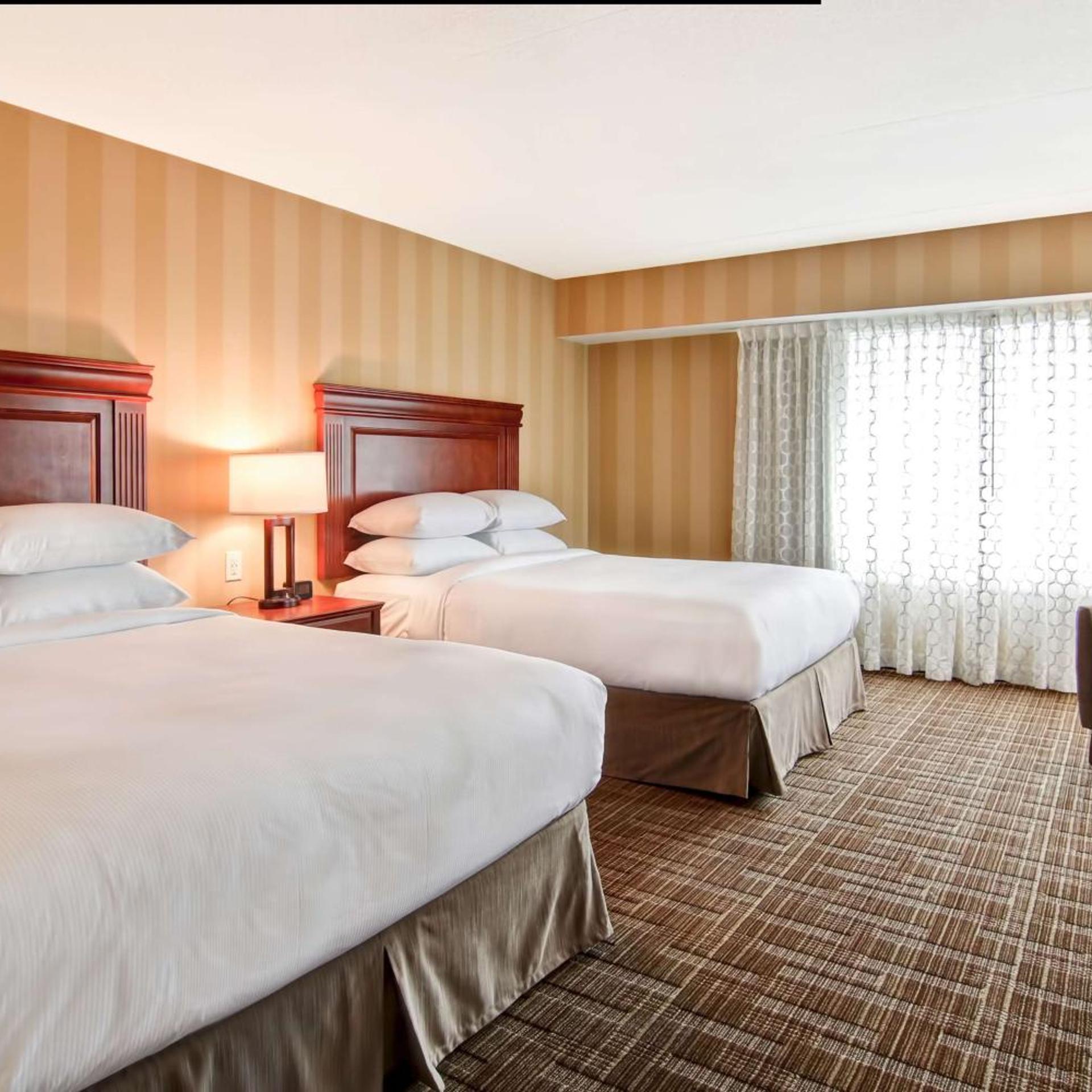 2 Rooms, Suite, King Bed, 2 Queen Beds