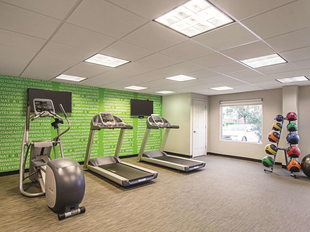 La Quinta Inn & Suites by Wyndham Denver Airport DIA 20/43