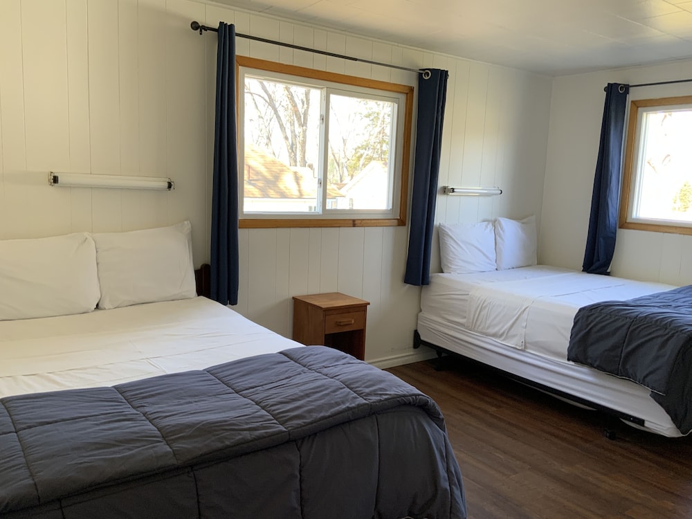 2 Bedrooms, Hilltop, Cottage, 1 Double and 3 Queen Beds, Lake View