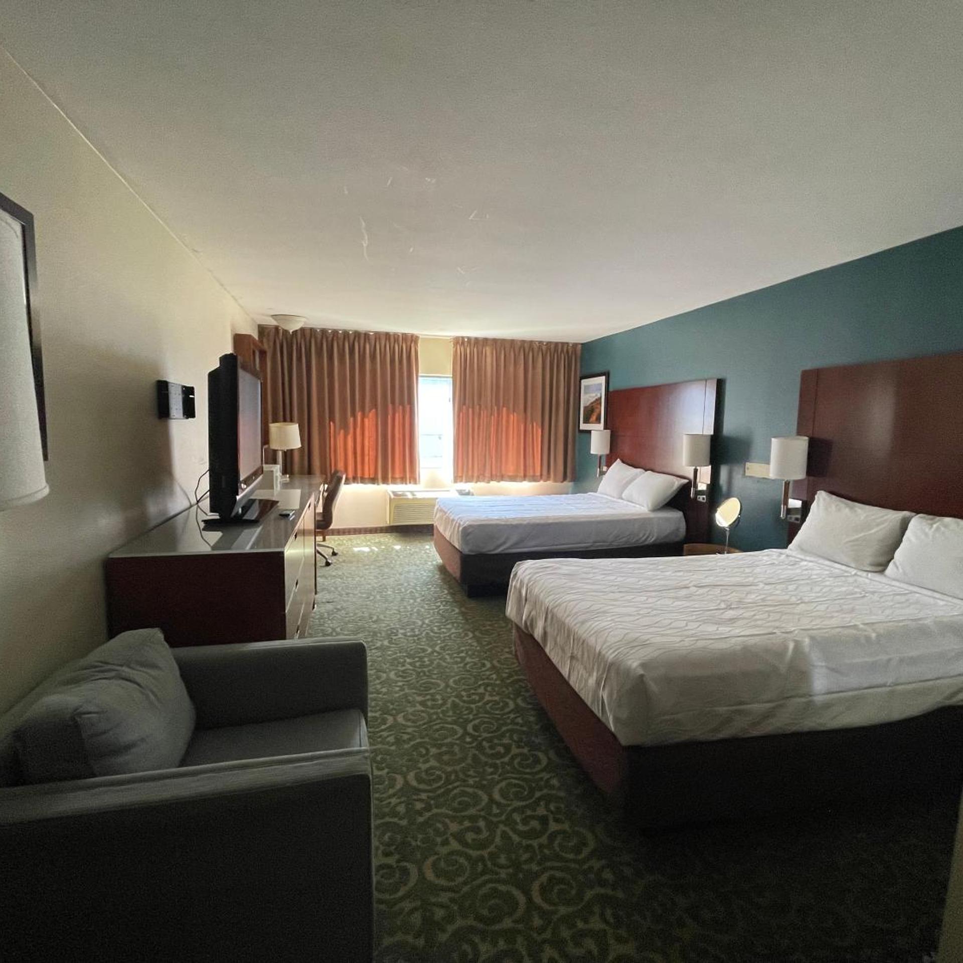 غرفة كلاسيكية رباعية، Portside Inn & Suites 10/10