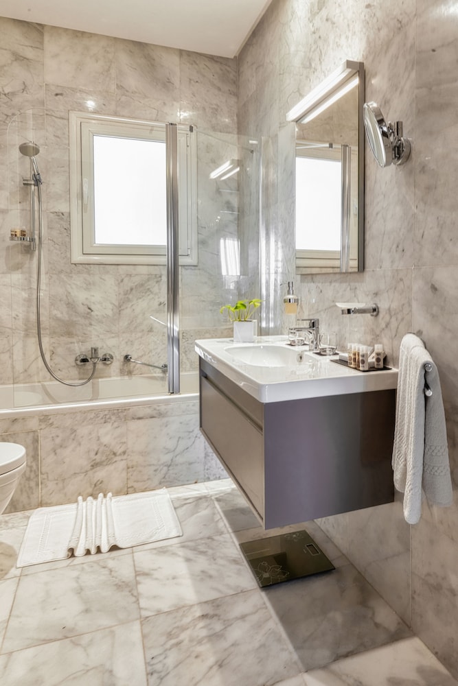 ADAM Hotel Suites 58/59