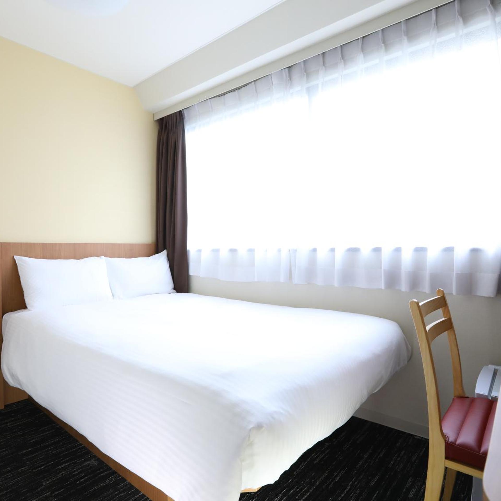 SMALL DOUBLE, TOP FLOOR