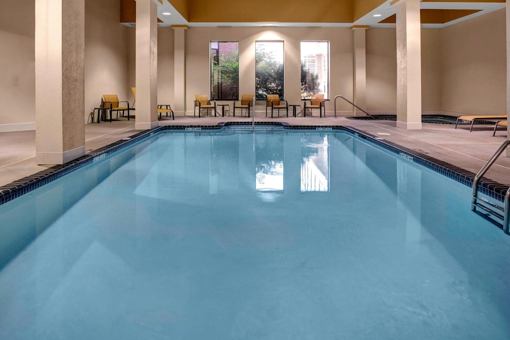 Courtyard By Marriott St Cloud Le St Germain Suite Hotel 1/28