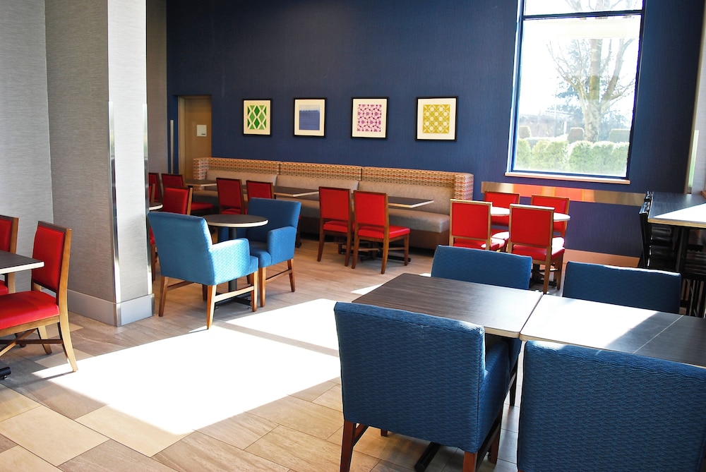 Holiday Inn Express Vancouver Airport Richmond 35/48
