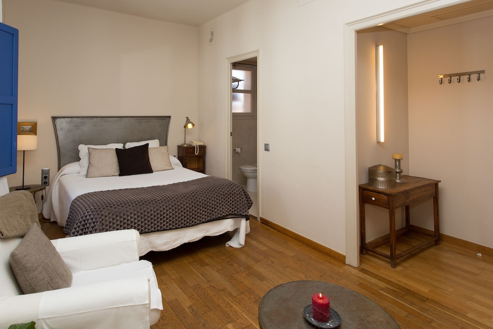 Hostal De La Plaaa 8/49