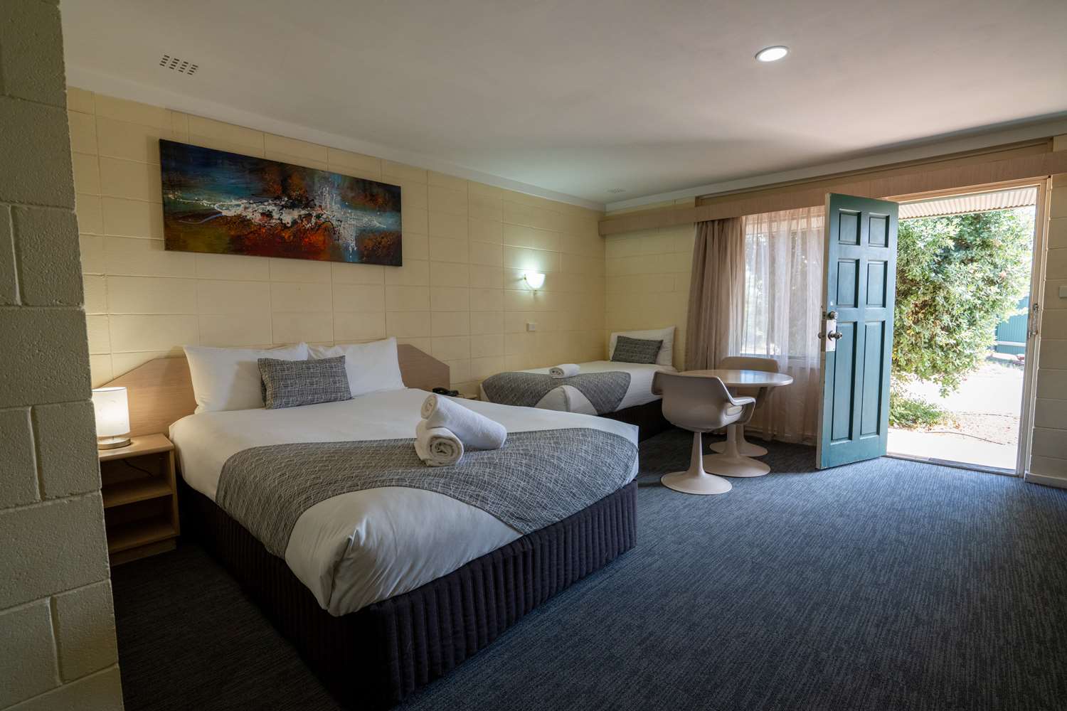 Standard, 1 Queen and 1 Single Bed