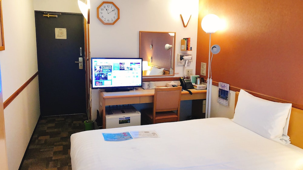 Toyoko Inn Shin-yokohama Ekimae Honkan 12/58