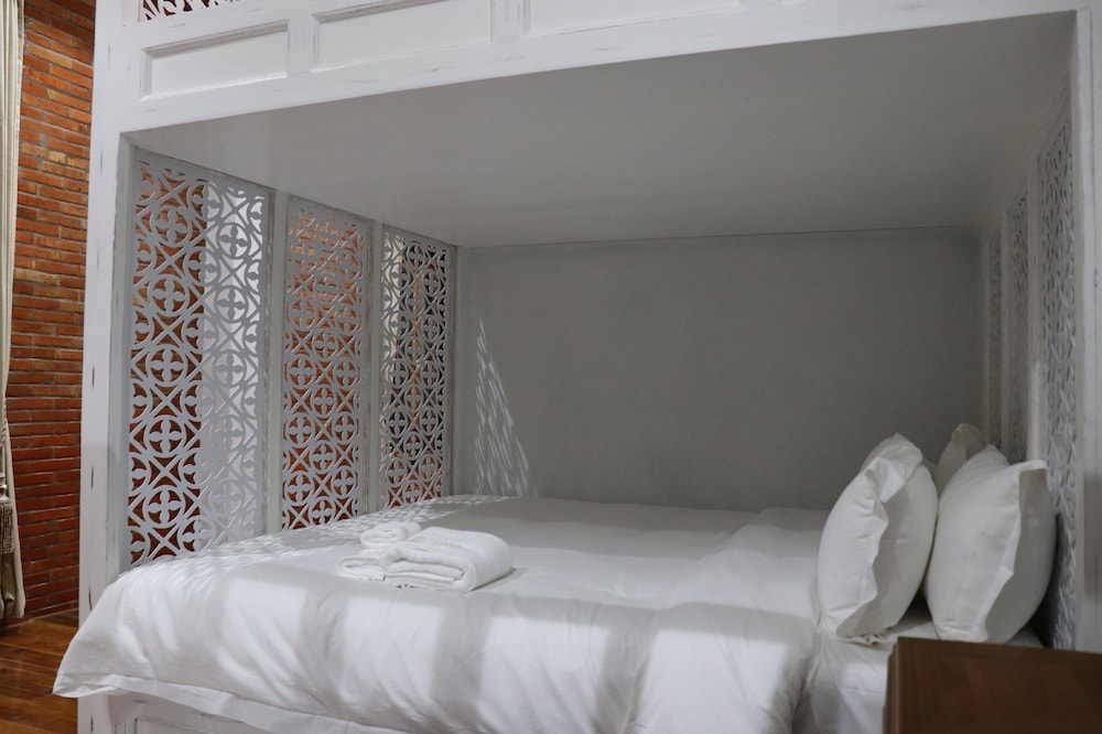 Lanna Oriental Hotel 50/50
