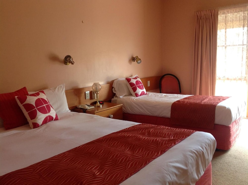 Philadelphia Motor Inn 10/22