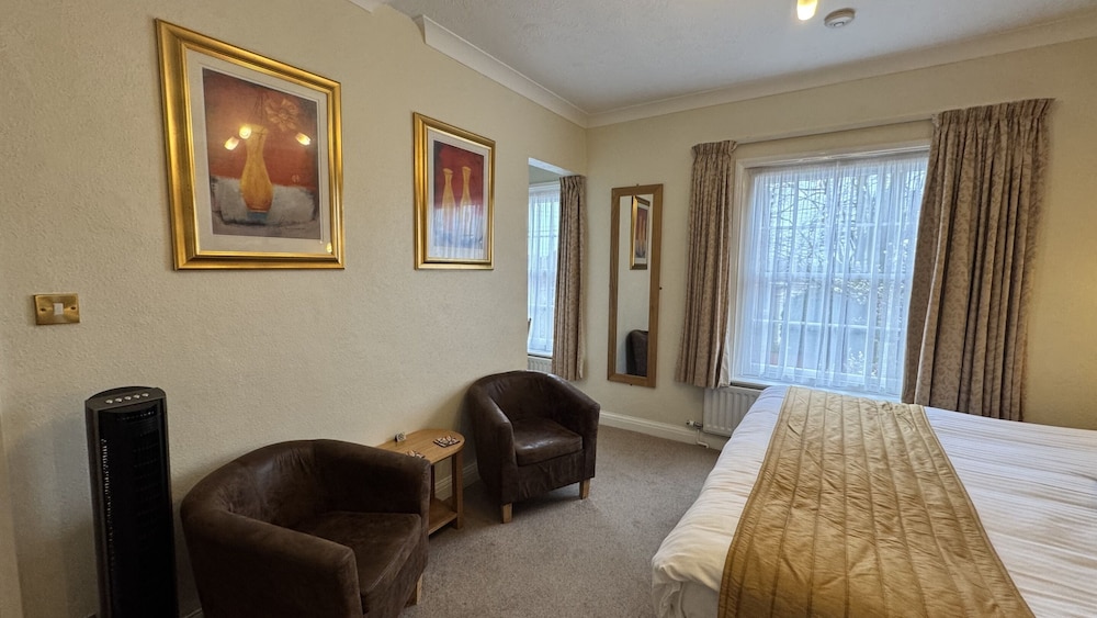 The Coach House 32/42