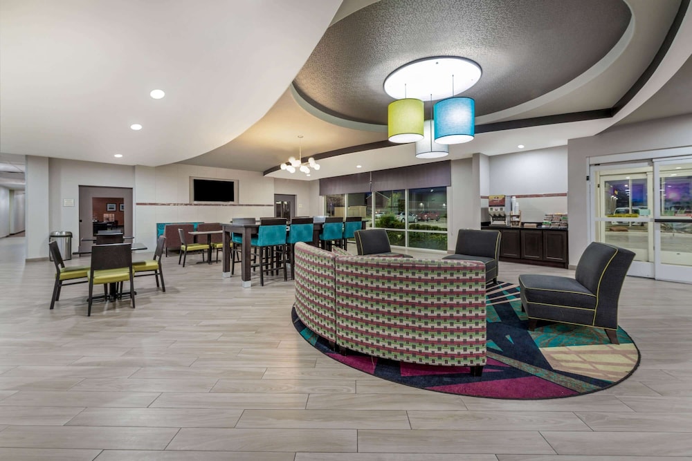 La Quinta Inn & Suites by Wyndham Houston Humble Atascocita 9/37