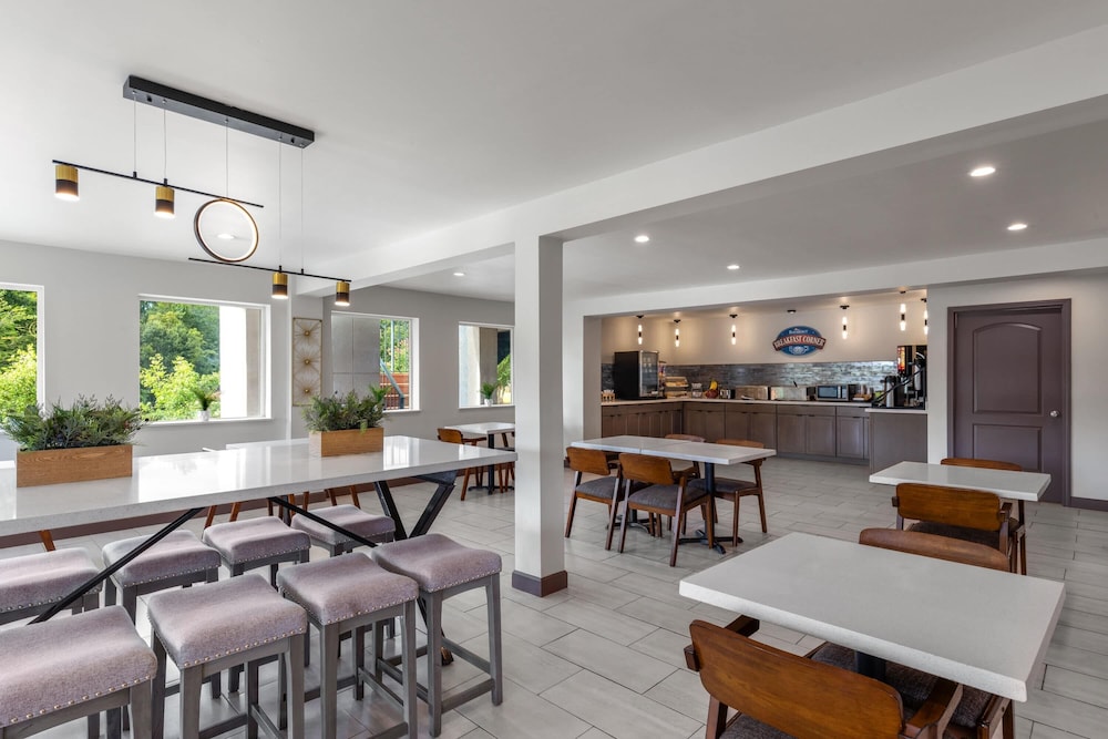 Baymont by Wyndham Dothan 32/48