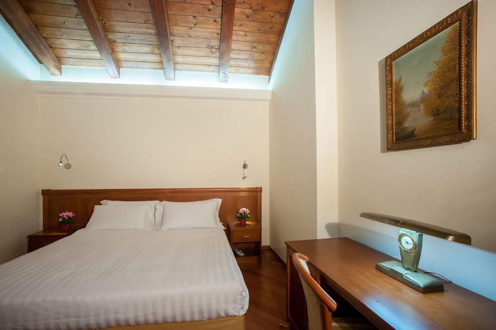 غرفة كلاسيكية بسرير كينج، Hotel Flora 2/5