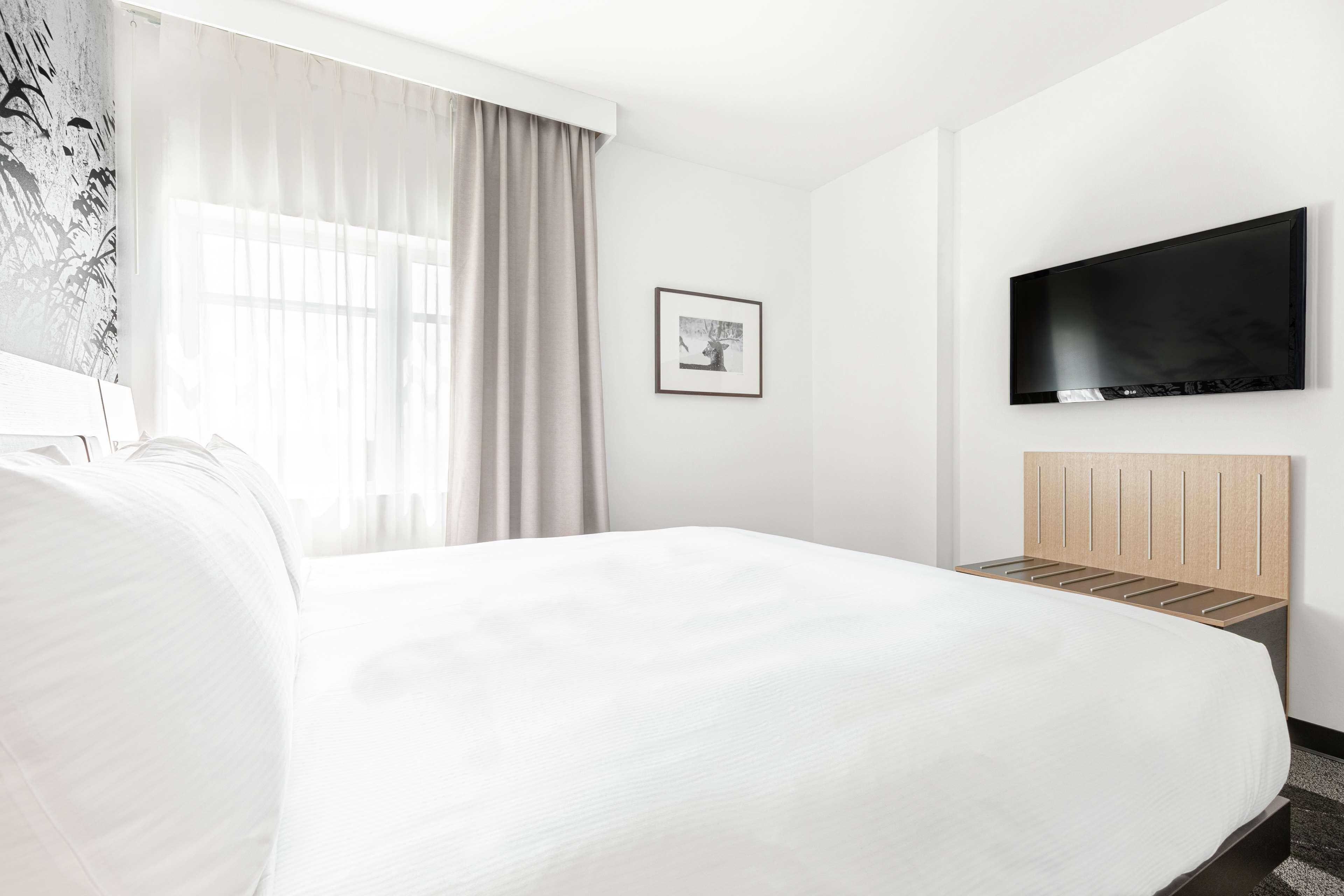1 BEDROOM, SUITE, KING BED, MURPHY BED, GOLF COURSE VIEW