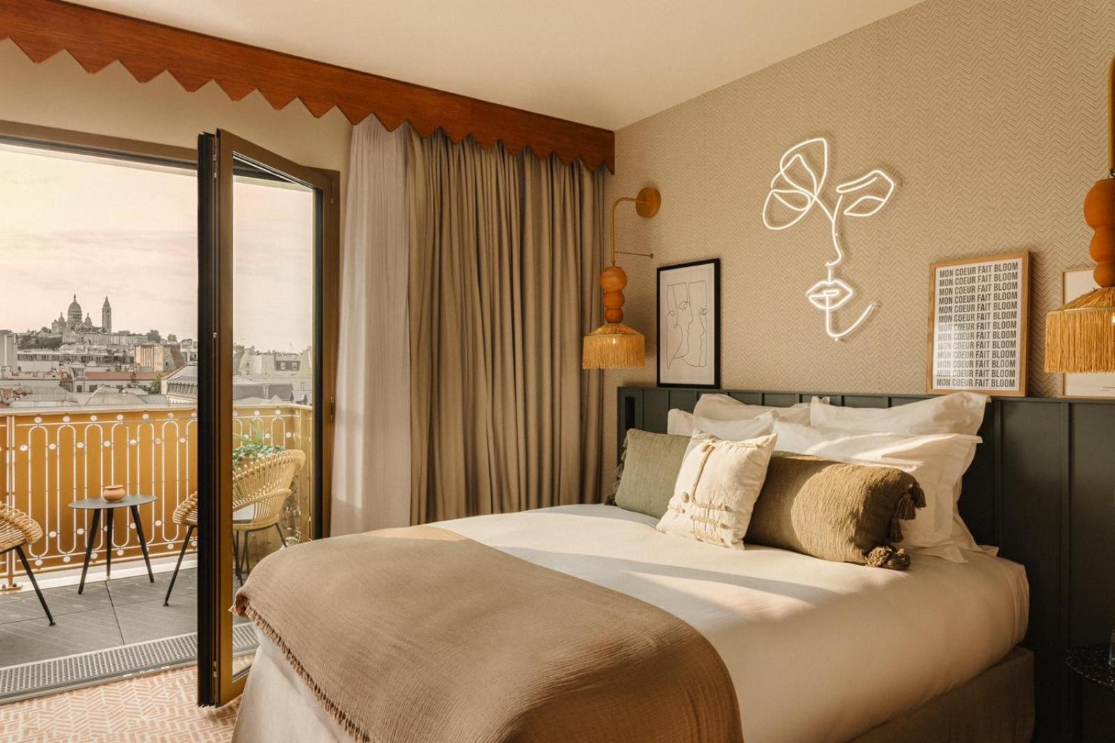 Classic, Double Bed, Montmartre View, Balcony