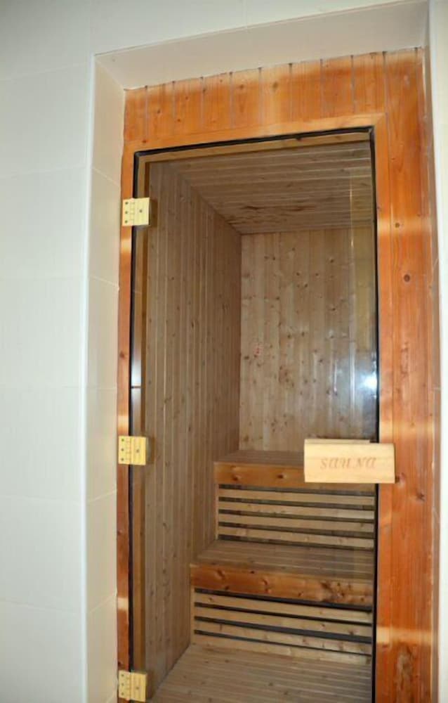 The Lodge Suites 14/37