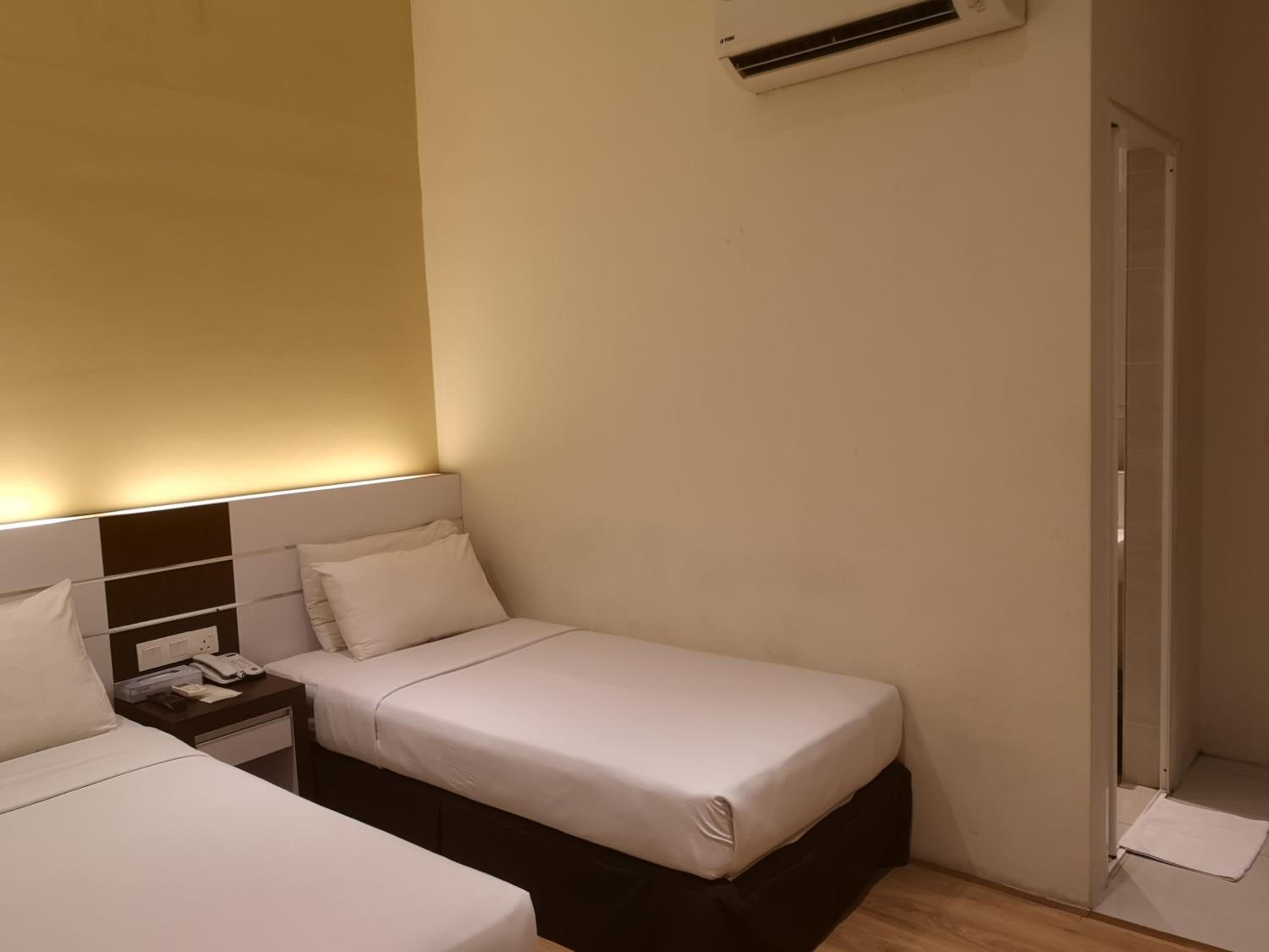 Economy, Twin Beds, No Window