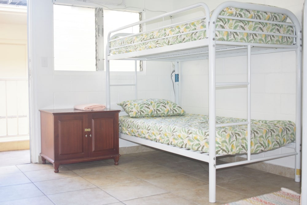 Waikiki Beachside Hostel 9/66
