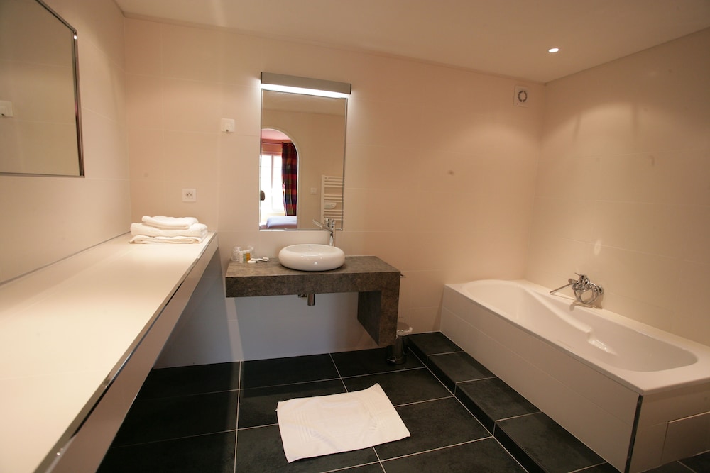 Logis Hotel Le Faisan Dore Rest. La Table De Catherine 32/35