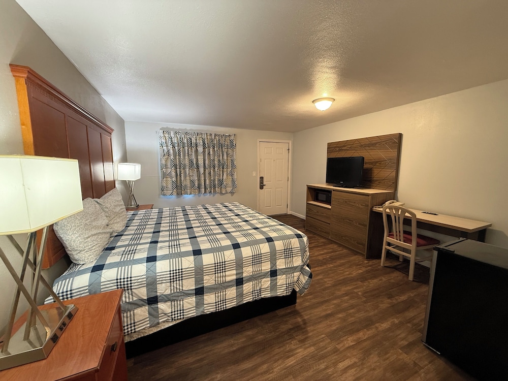 ROOM, KING BED